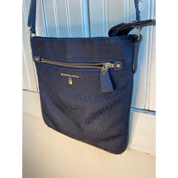 Michael Kors Nylon Kelsey Navy Large Crossbody - Picture 3 of 13